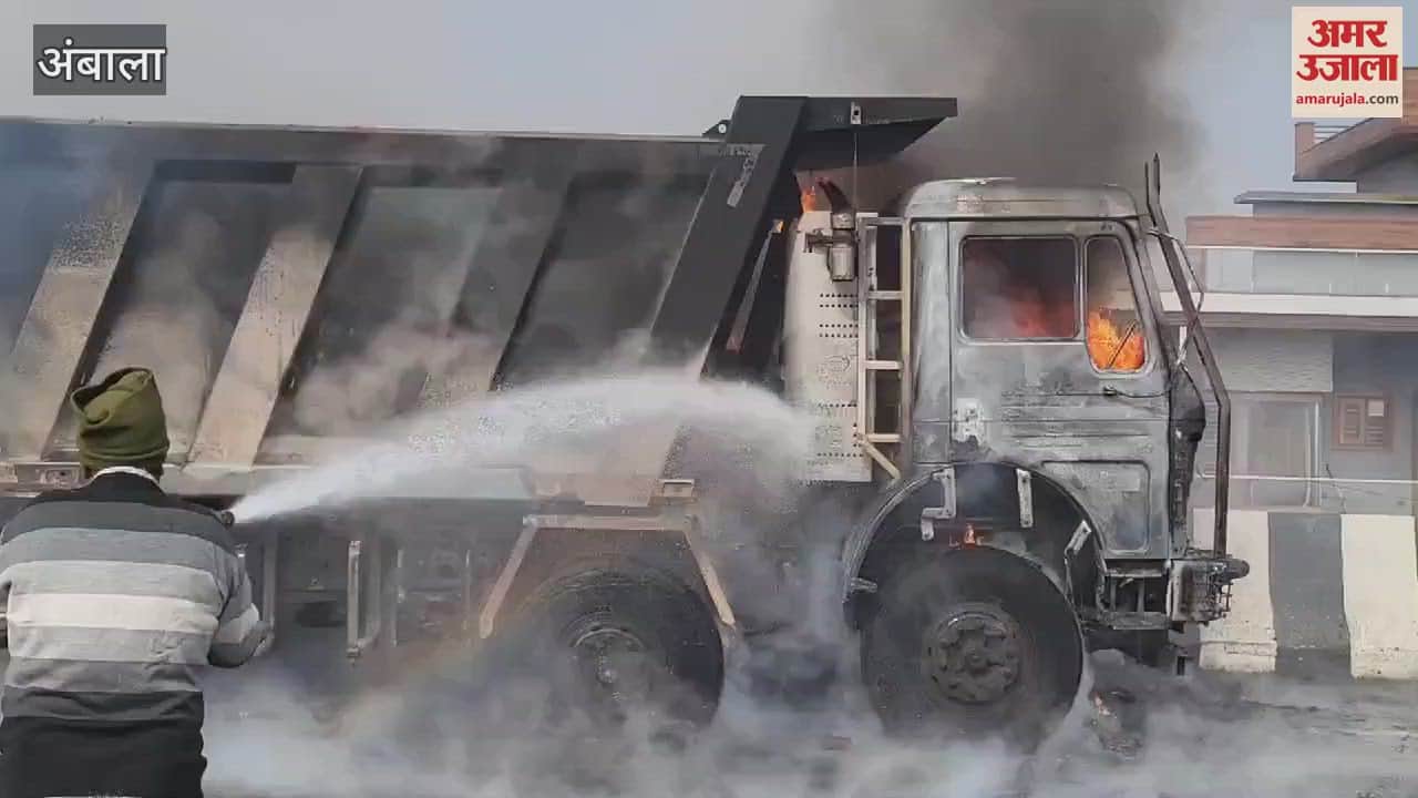 VIDEO : Dumper caught fire in Ambala, driver saved his life by alighting in time
