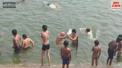 VIDEO : devotees took a holy dip on Kartik Purnima In Sonipat