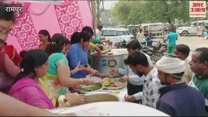 VIDEO : Kartik Purnima, the Vaishya women organization distributed Khichdi at the court square