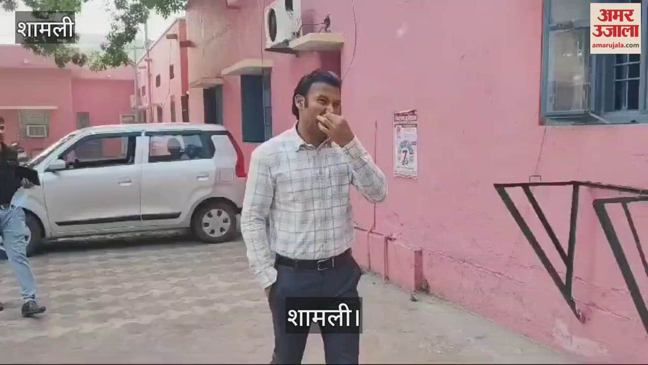 VIDEO : District Magistrate of Shamli reached CHC wearing a mask and riding a bike