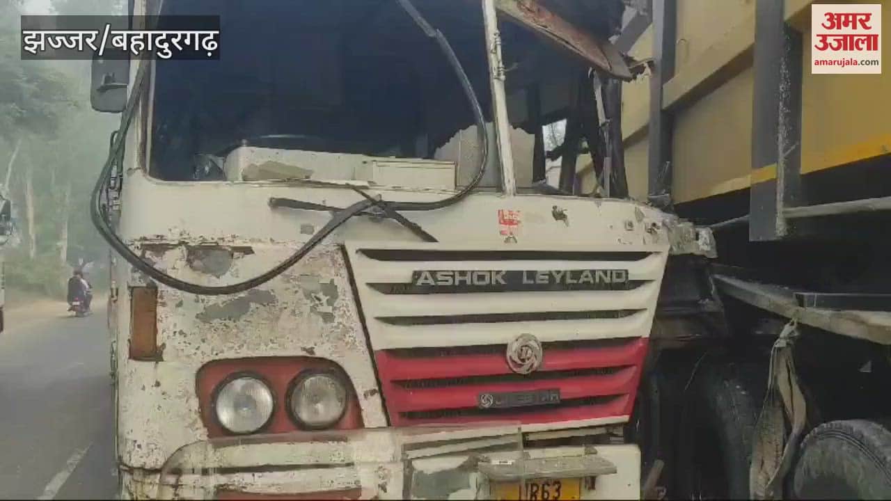 VIDEO : झज्जर में ट्रक ने निजी बस को मारी टक्कर, परिचालक सहित सात घायल