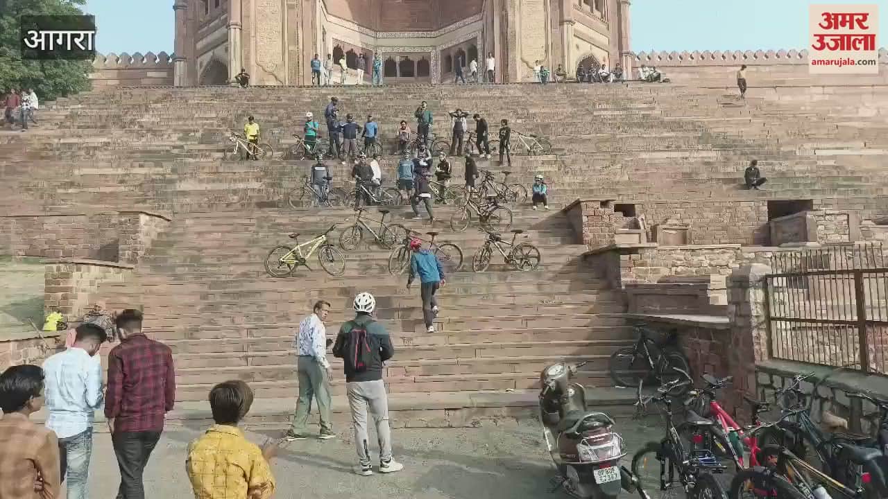 VIDEO : फतेहपुर सीकरी में ये हरकत...बुलंद दरवाजा की सीढ़ियों पर चढ़ाई साइकिल, इसके बाद बनाई रील
