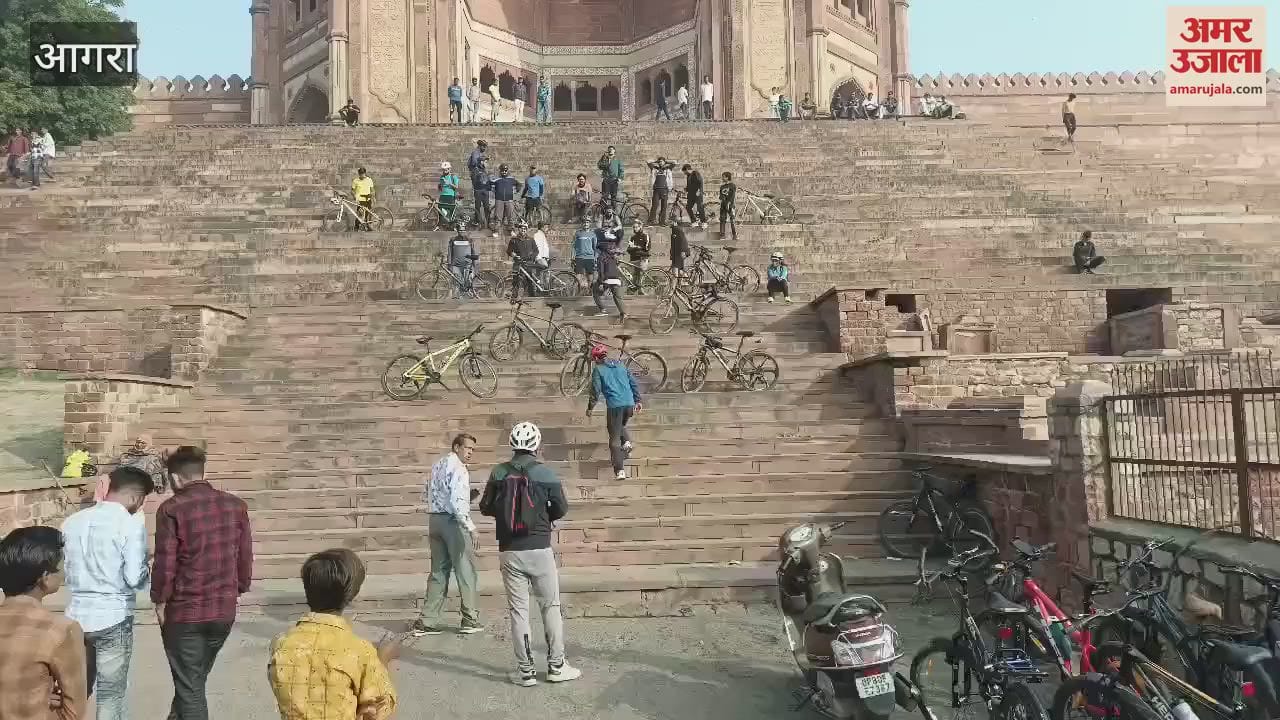 VIDEO : फतेहपुर सीकरी में ये हरकत...बुलंद दरवाजा की सीढ़ियों पर चढ़ाई साइकिल, इसके बाद बनाई रील