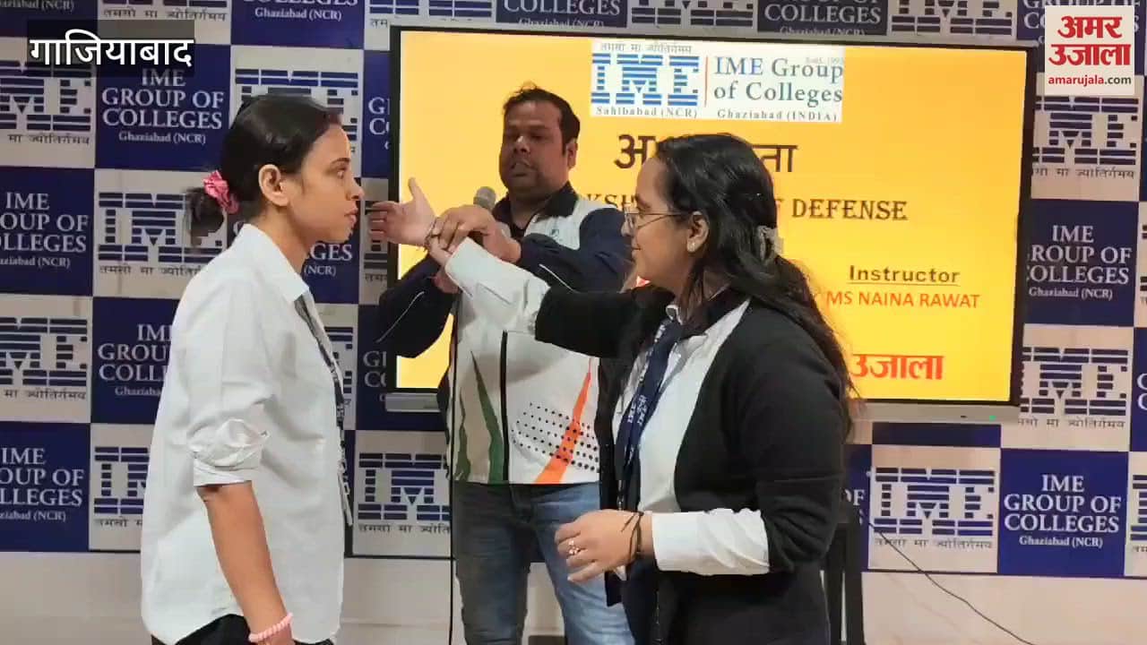 VIDEO : Coach teaching self-defense techniques to girl students in IME College,