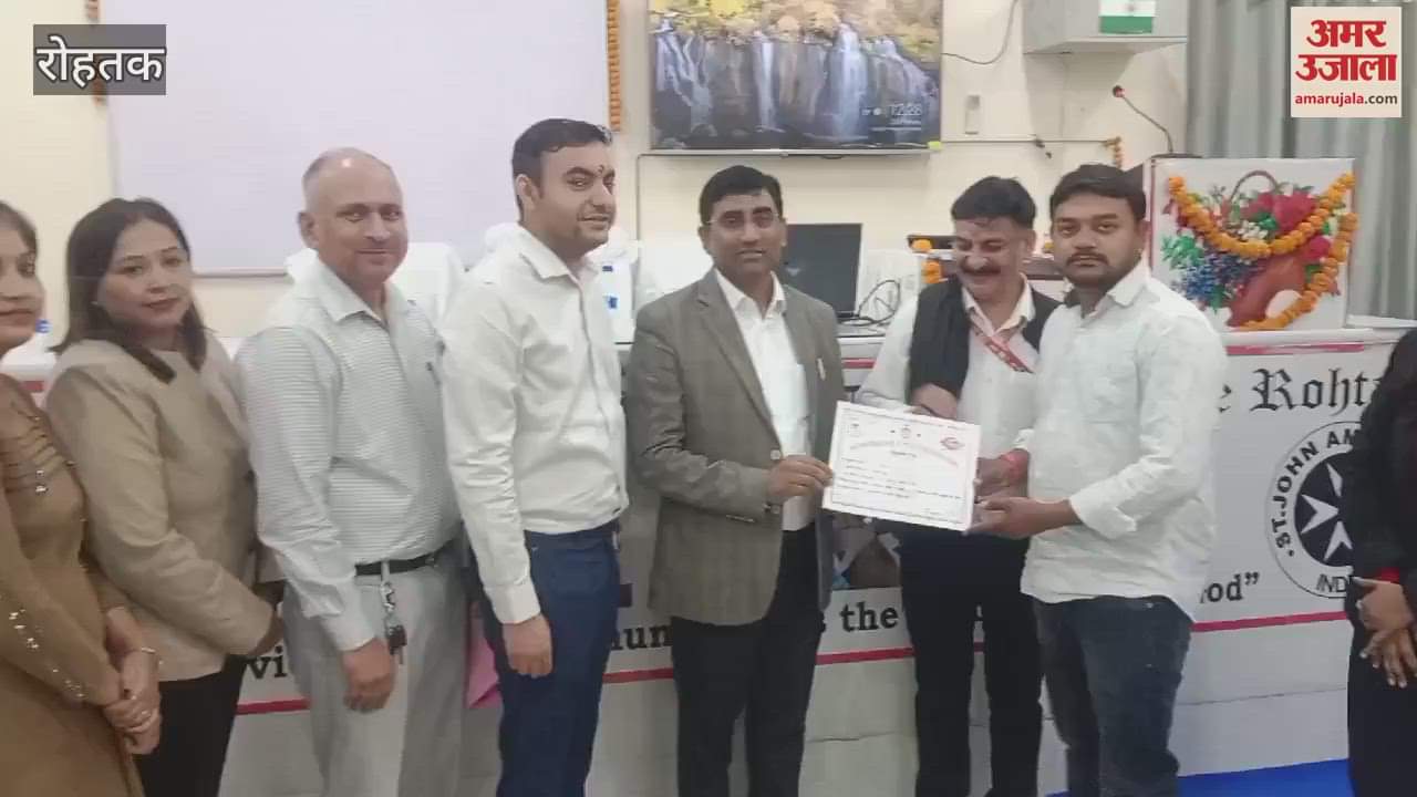 VIDEO : रोहतक में रेड क्रॉस सोसाइटी के रक्तदान शिविर में 99 लोगों ने किया रक्तदान