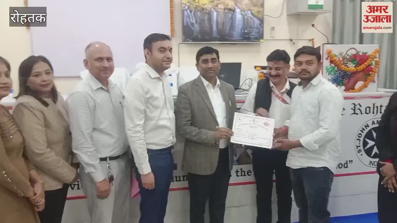 VIDEO : रोहतक में रेड क्रॉस सोसाइटी के रक्तदान शिविर में 99 लोगों ने किया रक्तदान