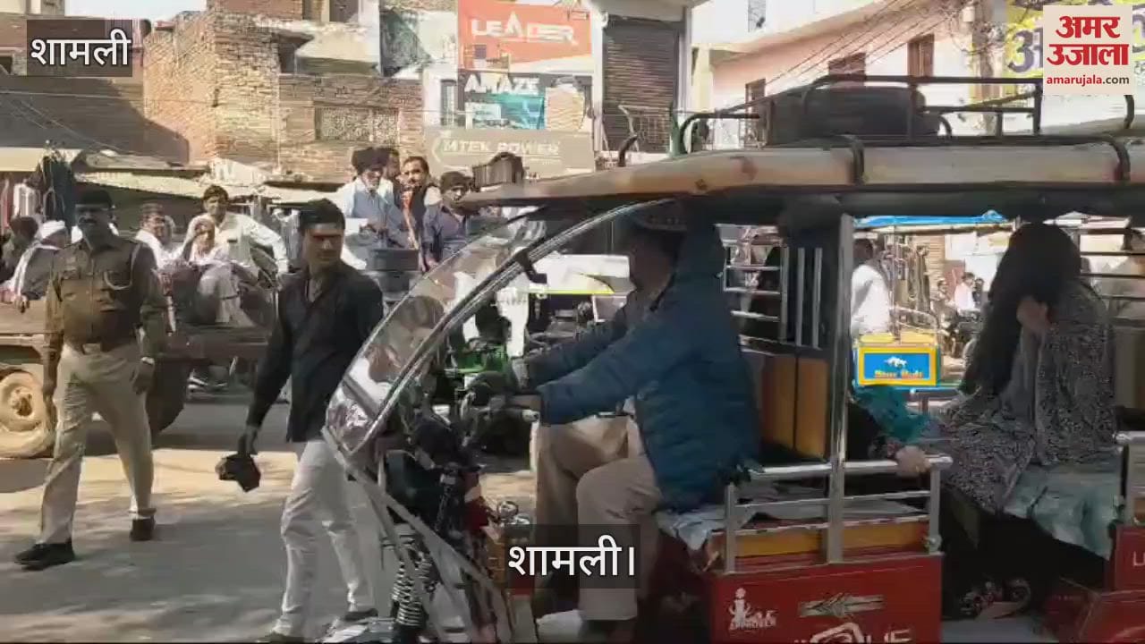 VIDEO : BKU workers and villagers sat on a dharna in the police station demanding disclosure of theft in Shamli