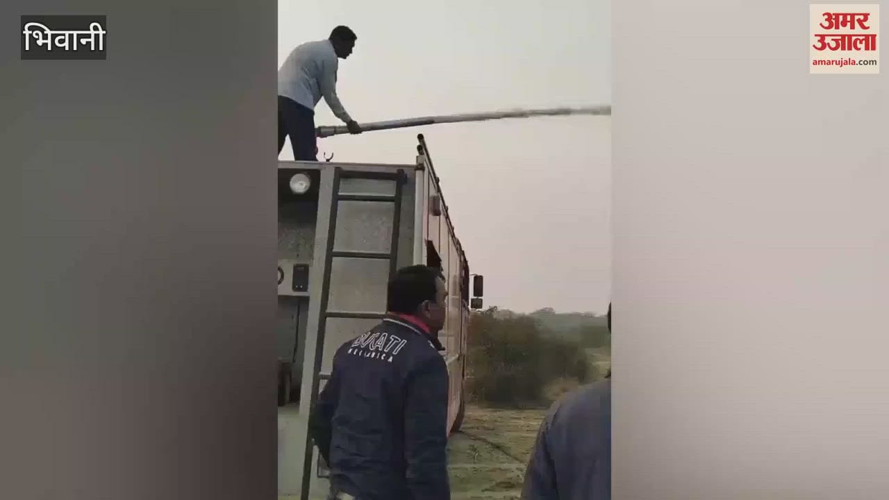 VIDEO : In Bhiwani, the farmers' straw and millet bundles kept at Jatuwala Johar were set on fire