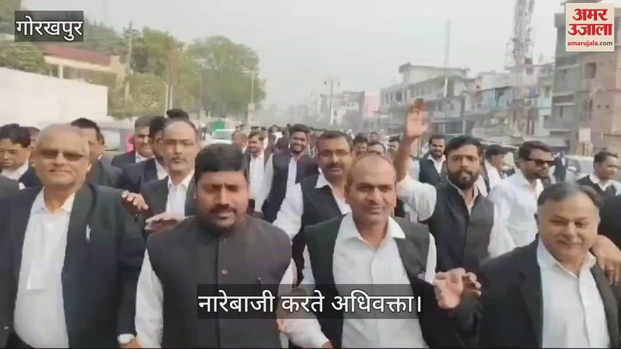 VIDEO : Memorandum given to DIG, started protesting on the road and shouting slogans