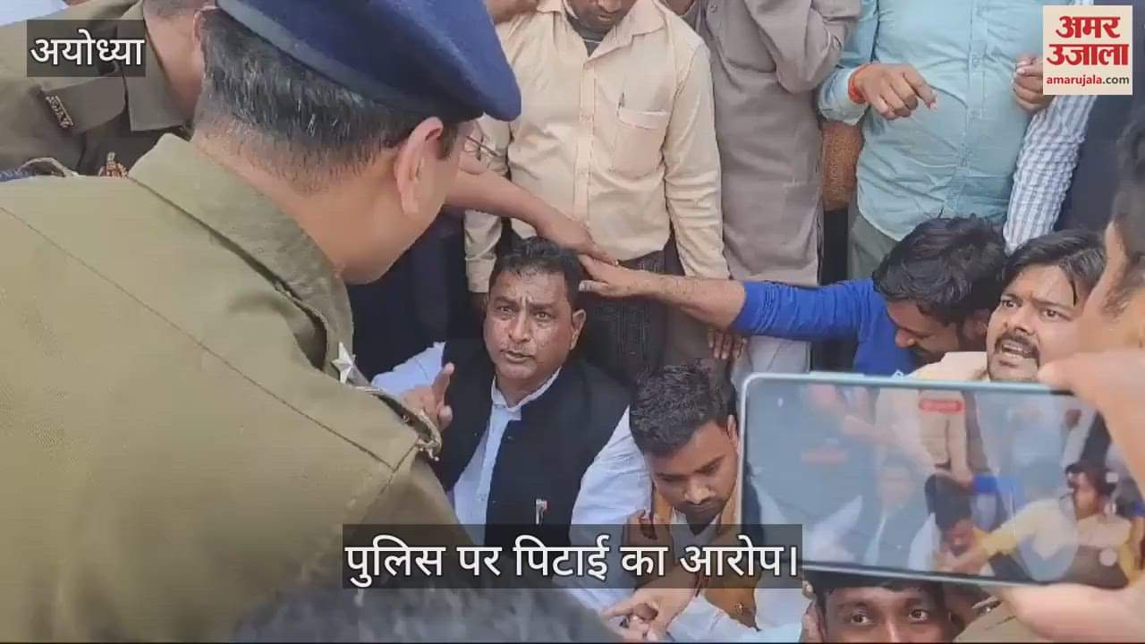 VIDEO : पुलिस पर पिटाई का आरोप, धरने पर बैठे नगर पालिका अध्यक्ष व सभासद
