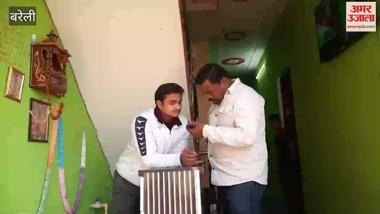 VIDEO : district head of Hindu organisation reached hotel and started searching accused of demanding money from youths