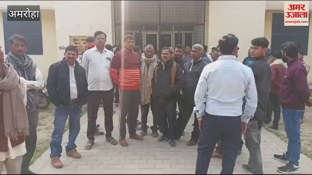 VIDEO : Two youths died in Naugawan area, relatives blocked the road alleging murder