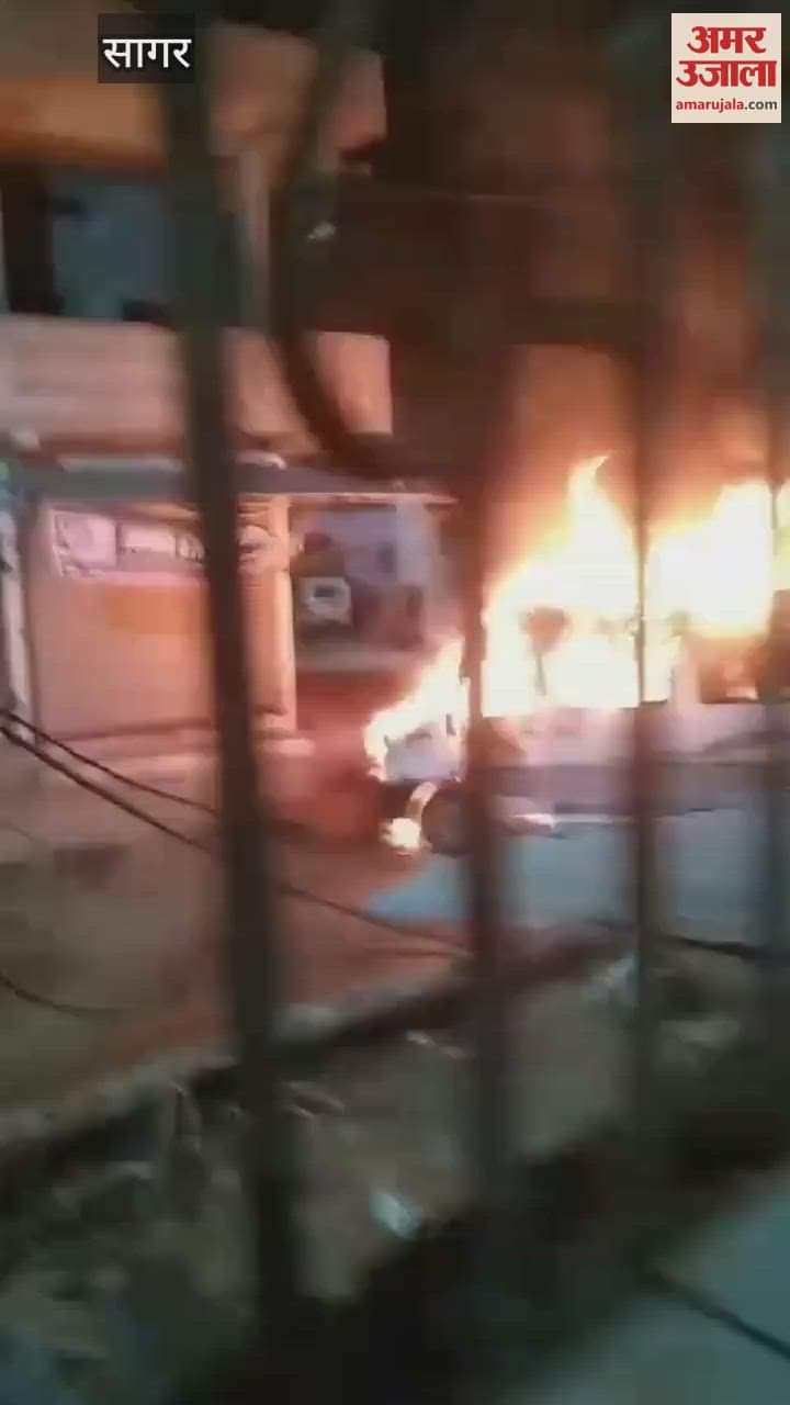 Sagar News Tempo Traveller returning after dropping off devotees caught fire major accident averted
