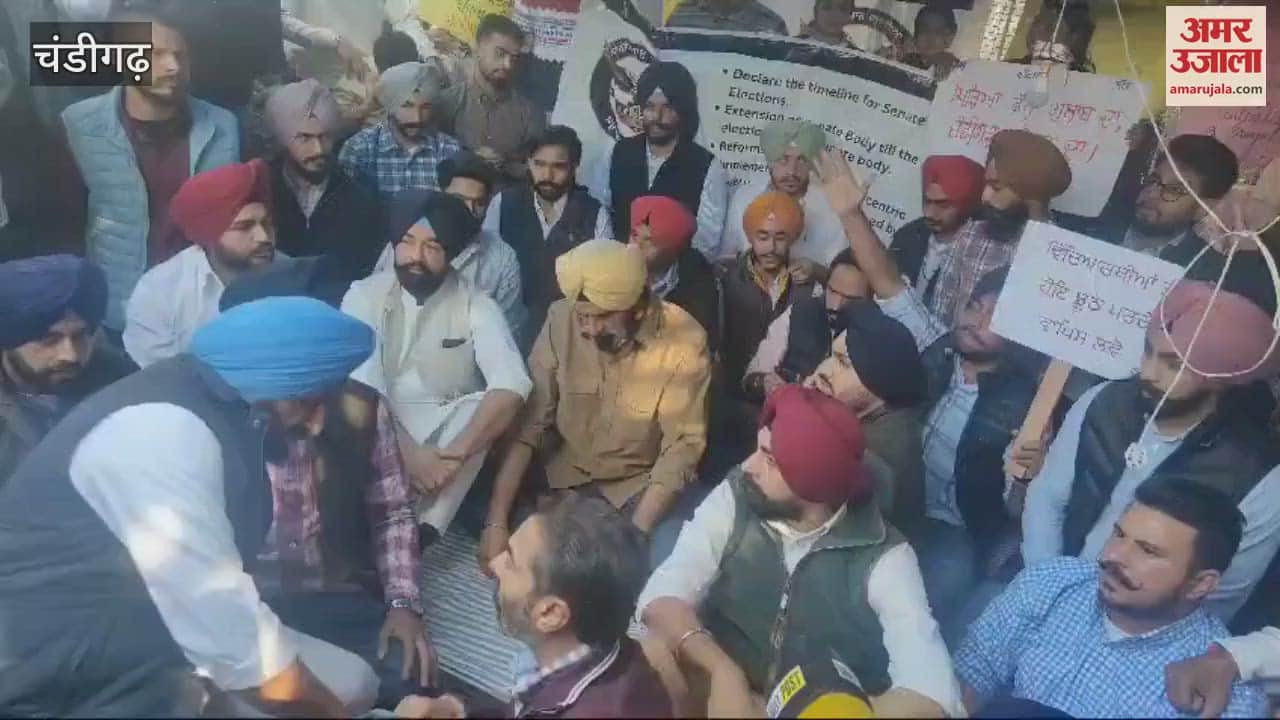 VIDEO : Bikram Majithia arrived to support the students' protest
