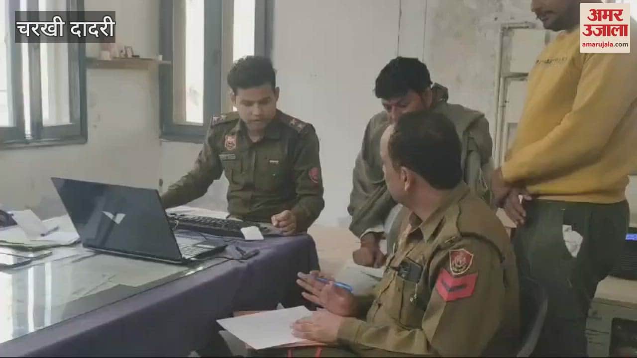 VIDEO : Bike rider dies and one injured after losing balance on NH 152D in Dadri