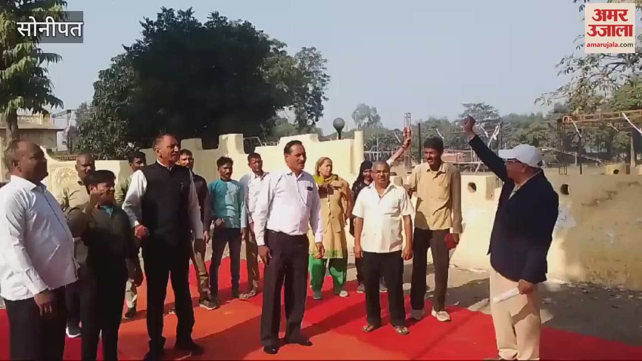 VIDEO : Employees protested against handing over the tourist centre to private hands in Sonipat