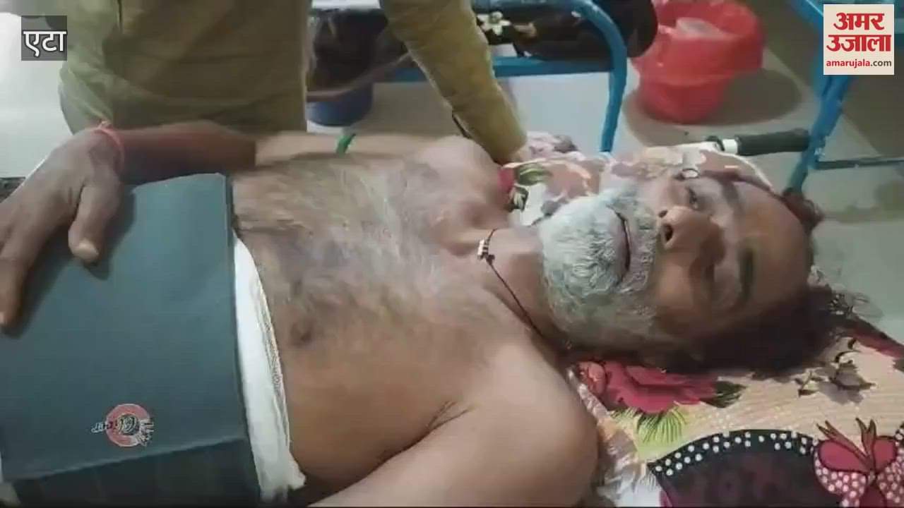 VIDEO : मंदिर के बाहर शिव भगवान की पूजा कर रहा था किसान, पीछे से आए सांड़ ने उठाकर पटका; हालत गंभीर