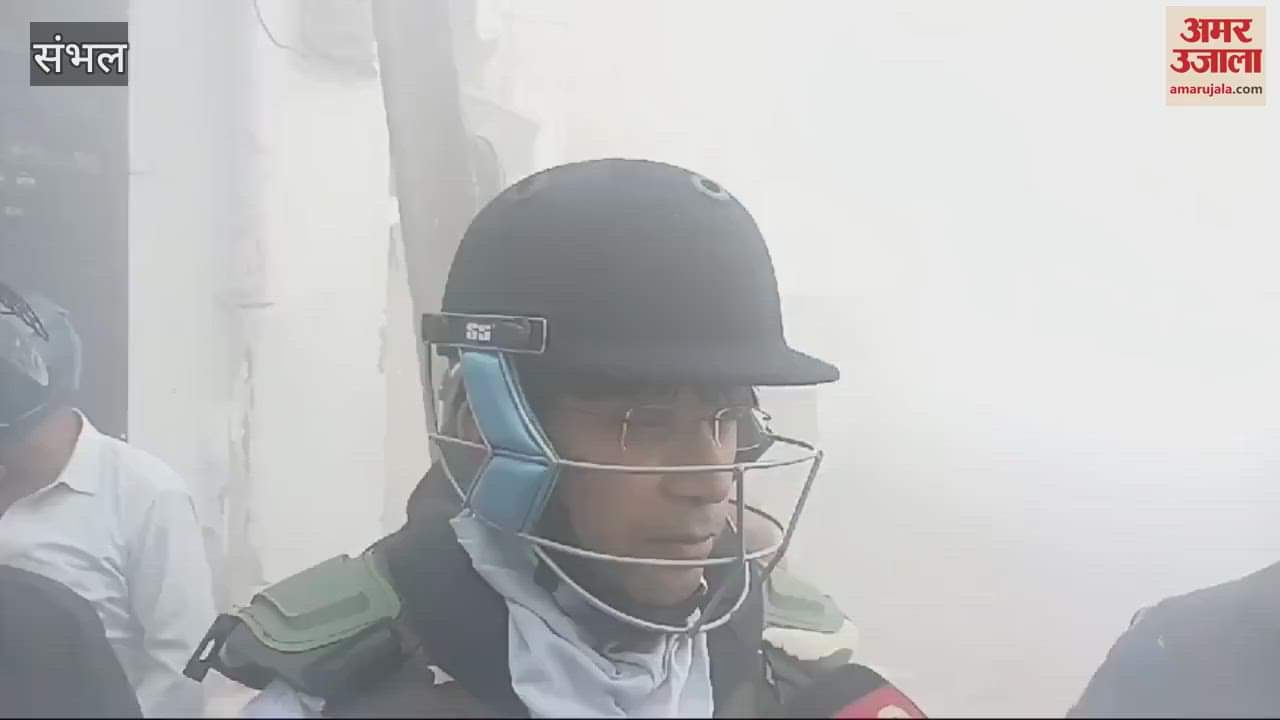 VIDEO : Survey inside the mosque.. Crowd started gathering outside, in a few moments stones were raining from all sides