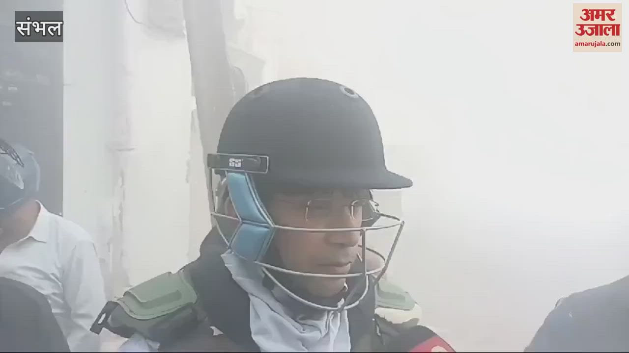VIDEO : Survey inside the mosque.. Crowd started gathering outside, in a few moments stones were raining from all sides