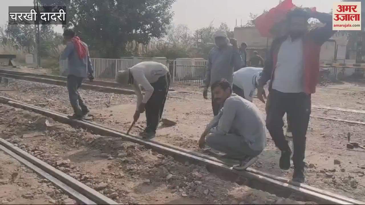 VIDEO : Rohtak railway gate remained closed for five and a half hours in Charkhi Dadri, drivers had to cover extra distance