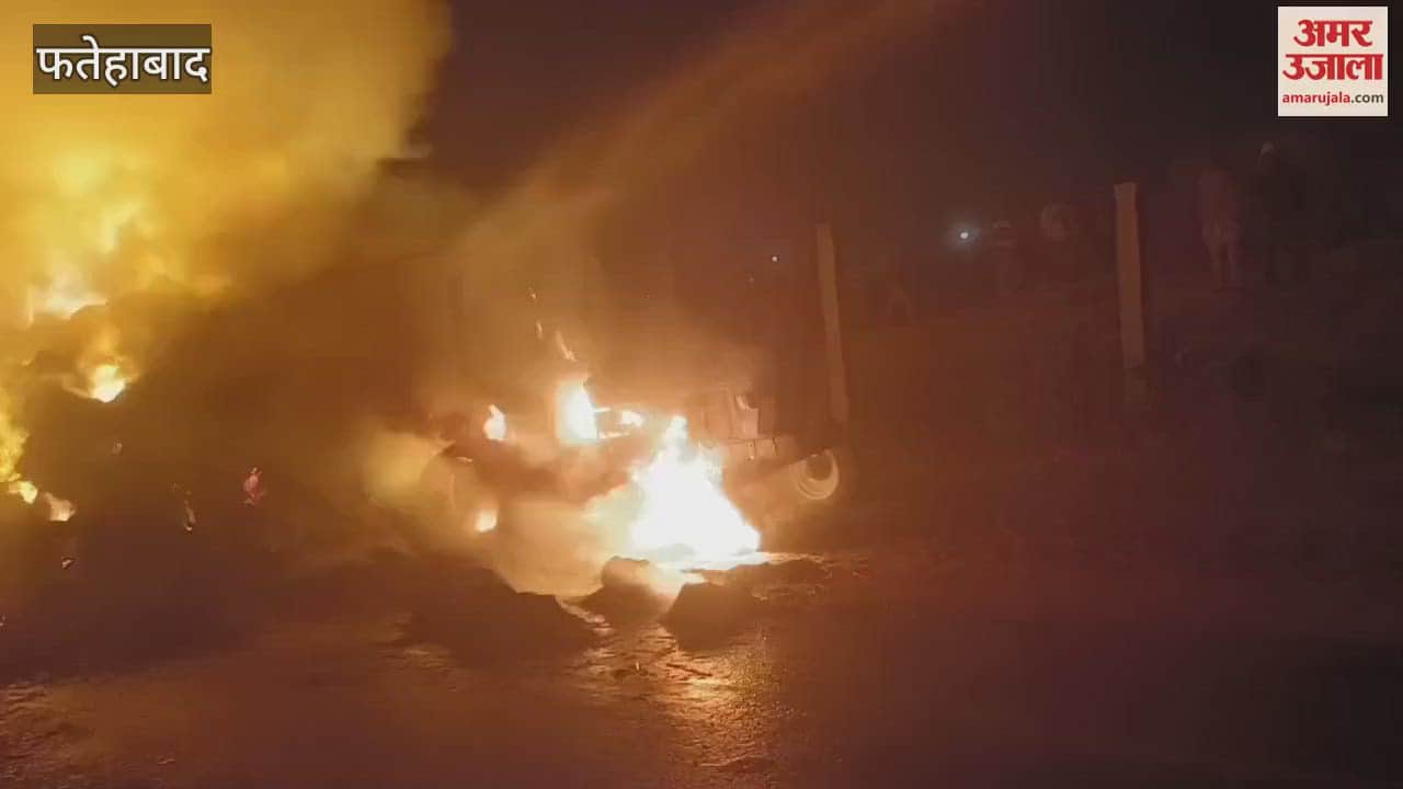 VIDEO : tractor trolley loaded with straw caught fire in Fatehabad
