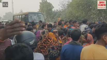 VIDEO : misdeed of teenager in mau People blocked road demanding action and compensation Police arrived