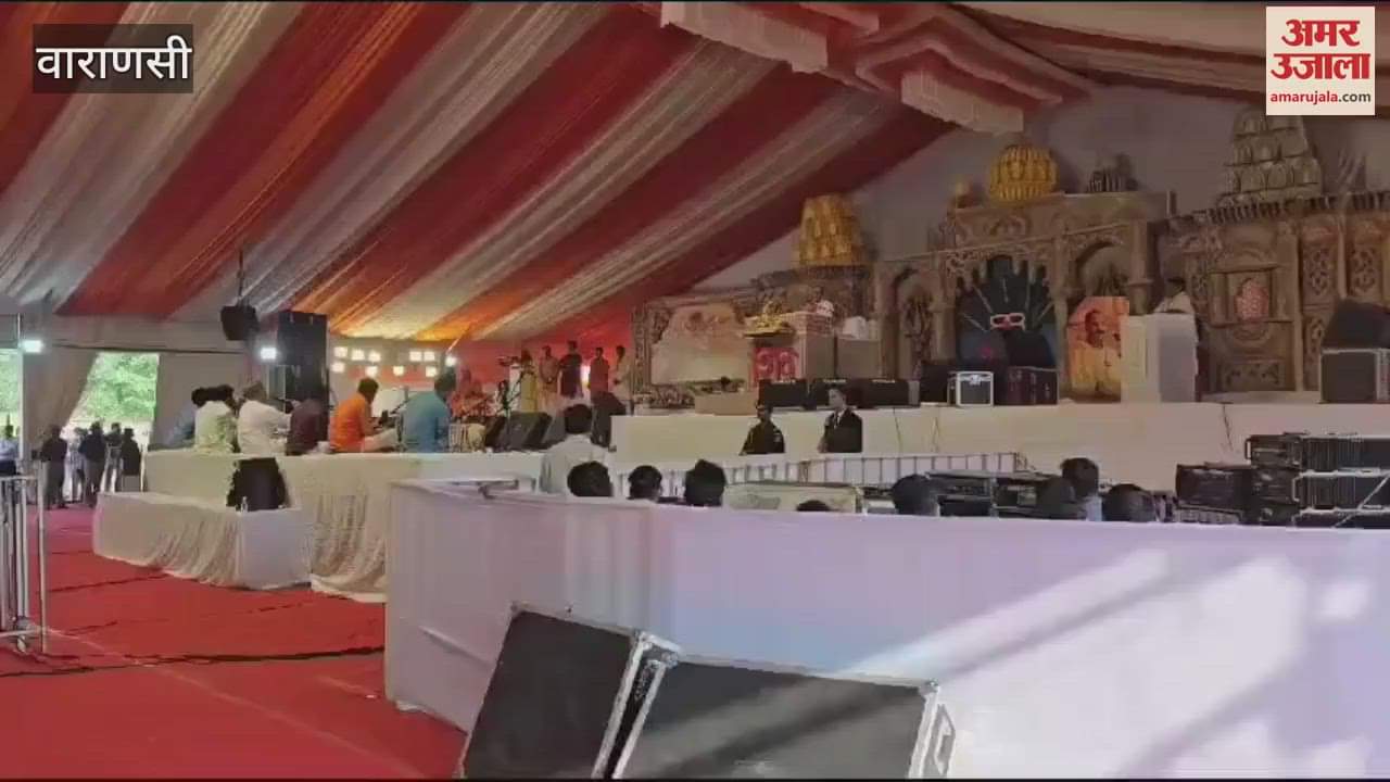 VIDEO : CM Yogi reached Kashi to listen to Shiva Mahapuran Katha met Pandit Pradeep Mishra