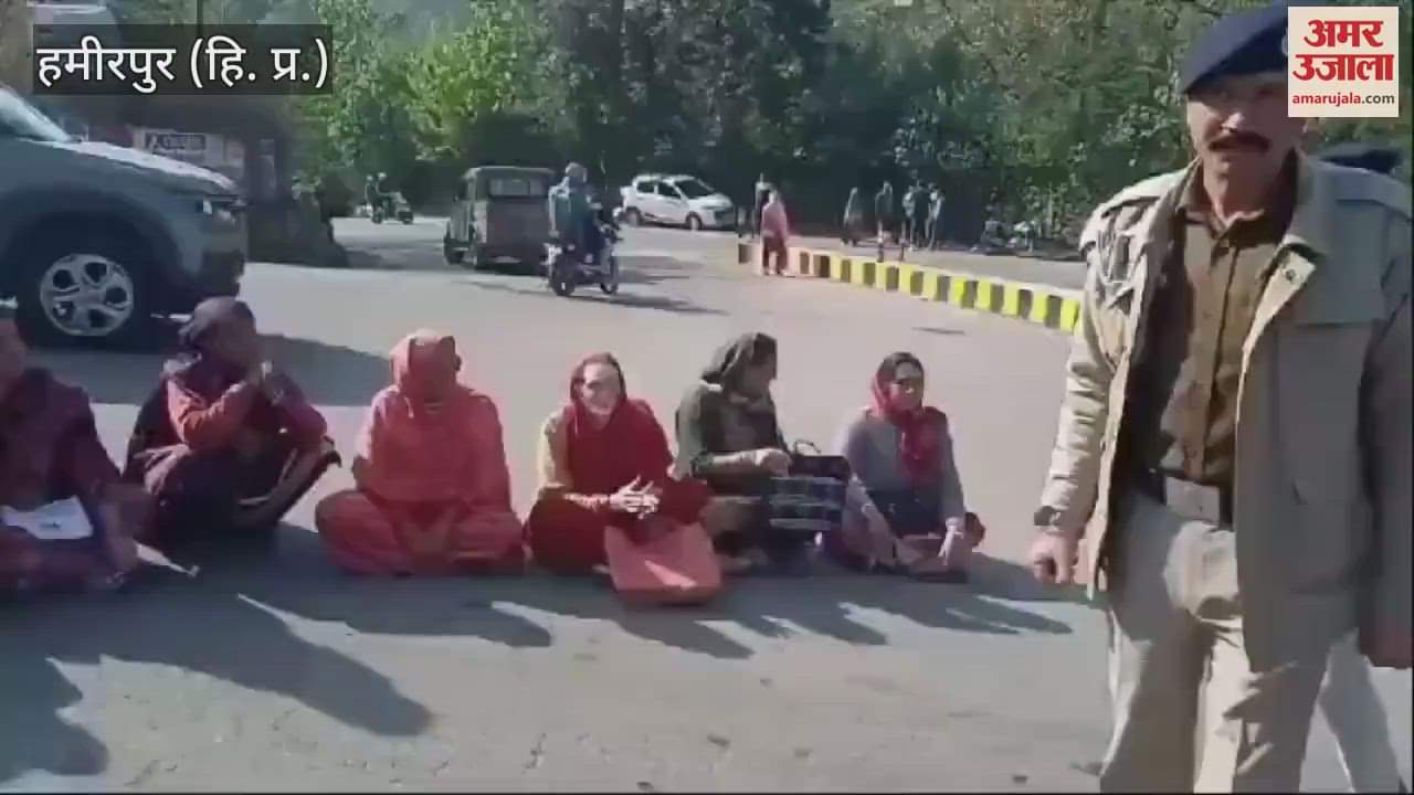 VIDEO : People protested vigorously outside Radhaswami Hospital Bhota and blocked the National Highway