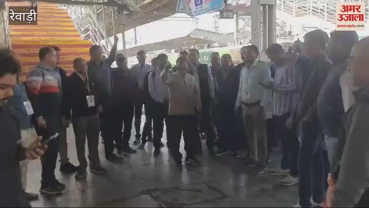 VIDEO : Officers of North Western Railway Mazdoor Sangh were welcomed at the railway station in Rewari