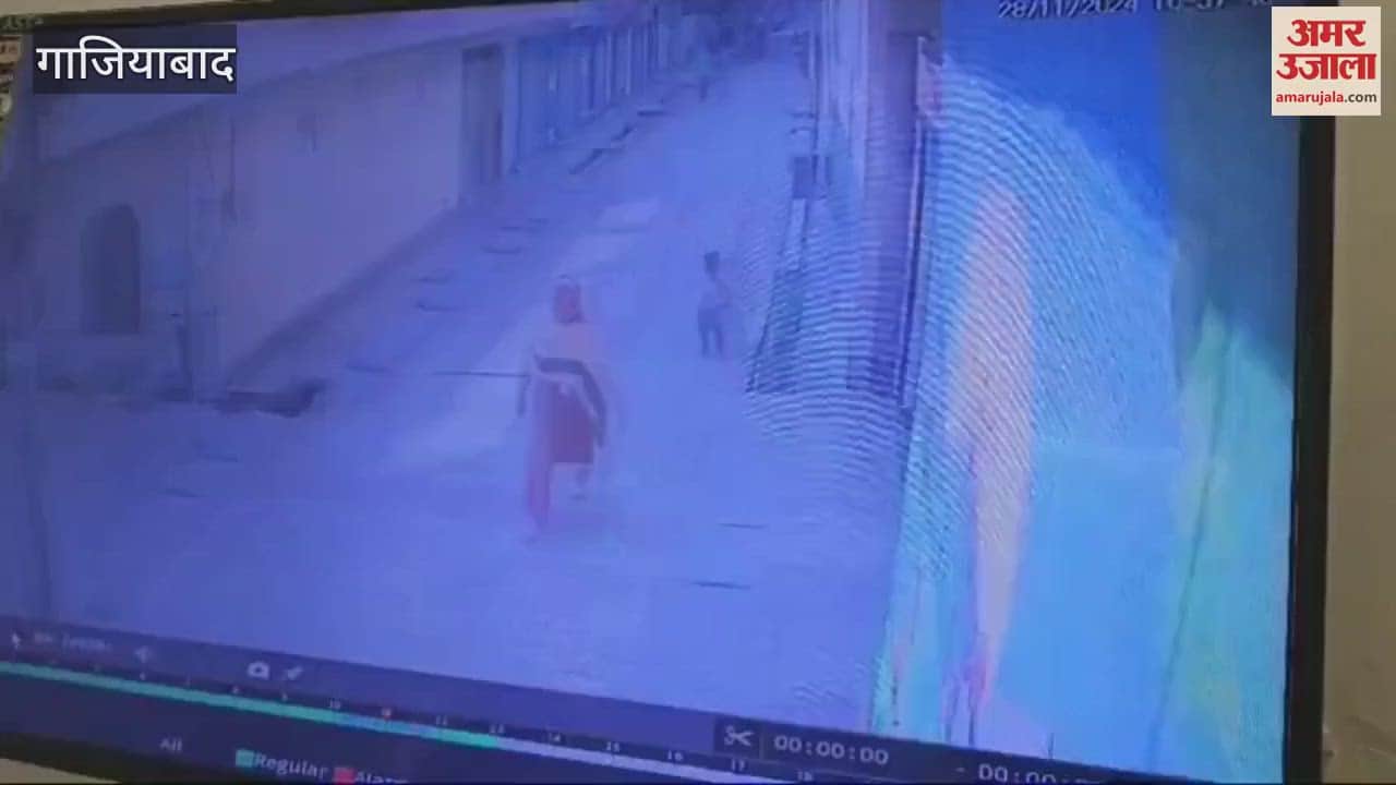 VIDEO : Tata Magic runs over a 3-year-old child in Ghaziabad killing him