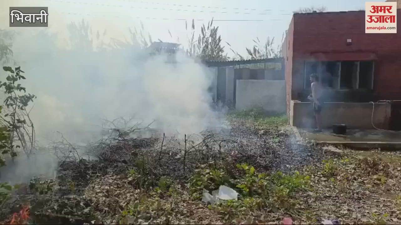 VIDEO : Fire broke out in the bushes around the old closed hostel of CBLU in Bhiwani, players controlled the fire