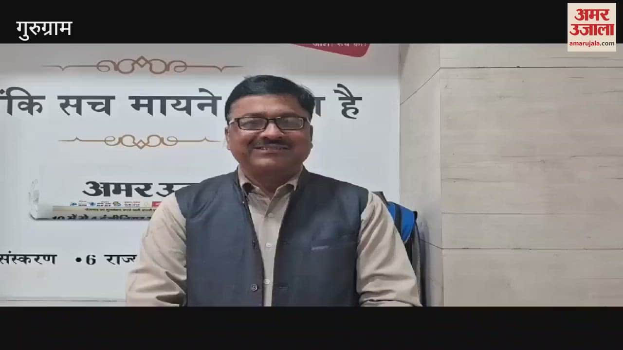 VIDEO : Bulldozer hits carts and tea shops in Gurugram