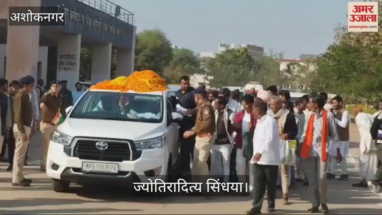 Ashoknagar News: Scindia unveiled the statue of Swami Vivekananda in Nehru Degree College