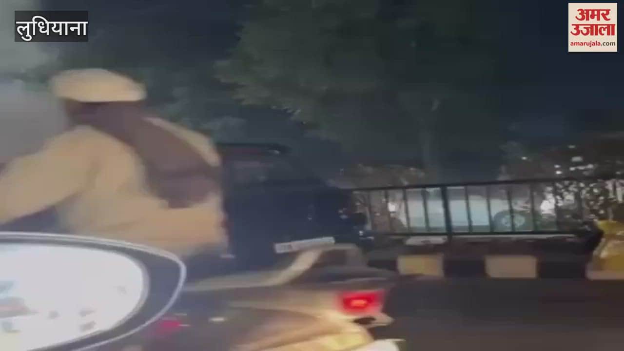 VIDEO : car going to Jamalpur suddenly caught fire