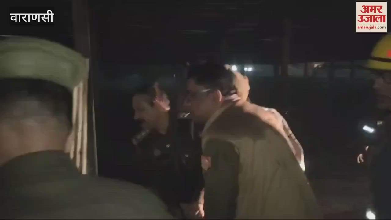 VIDEO : Varanasi News: huge fire parking of Cantt station hundreds of vehicles burnt to ashes chaos ensued at the spot