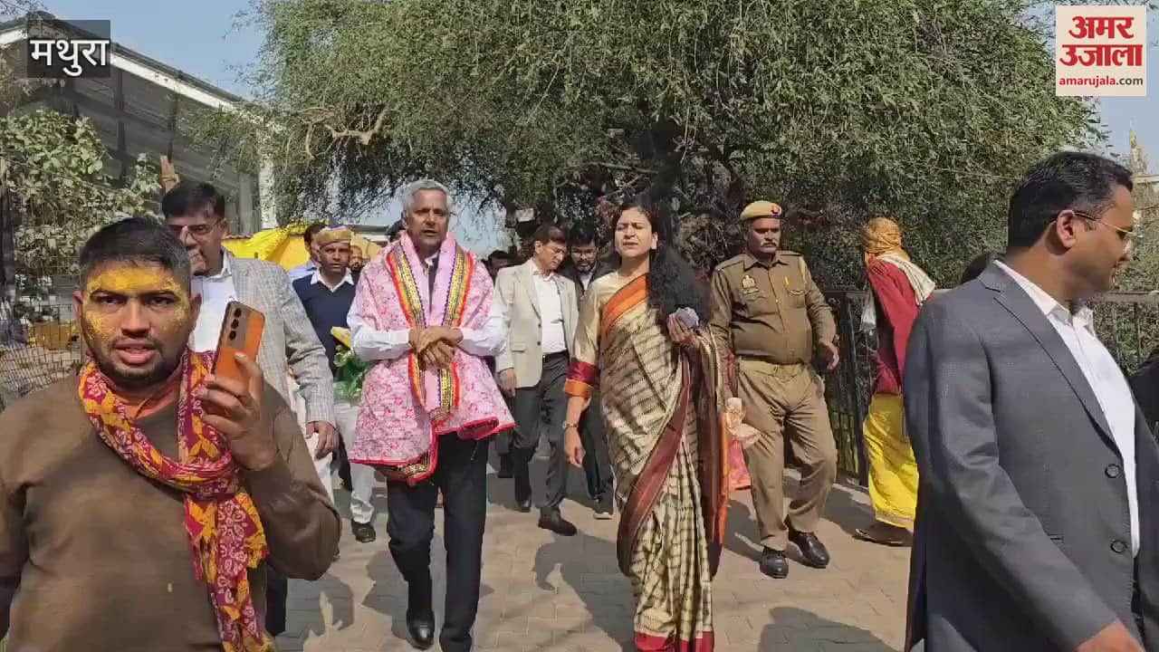 VIDEO : बरसाना पहुंची मंडलायुक्त रितु माहेश्वरी, राधारानी के किए दर्शन