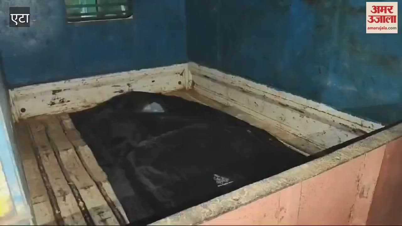 VIDEO : एटा में रफ्तार का कहर, ट्रक ने रौंदे बाइक सवार; मां की मौत...बेटे की हालत गंभीर