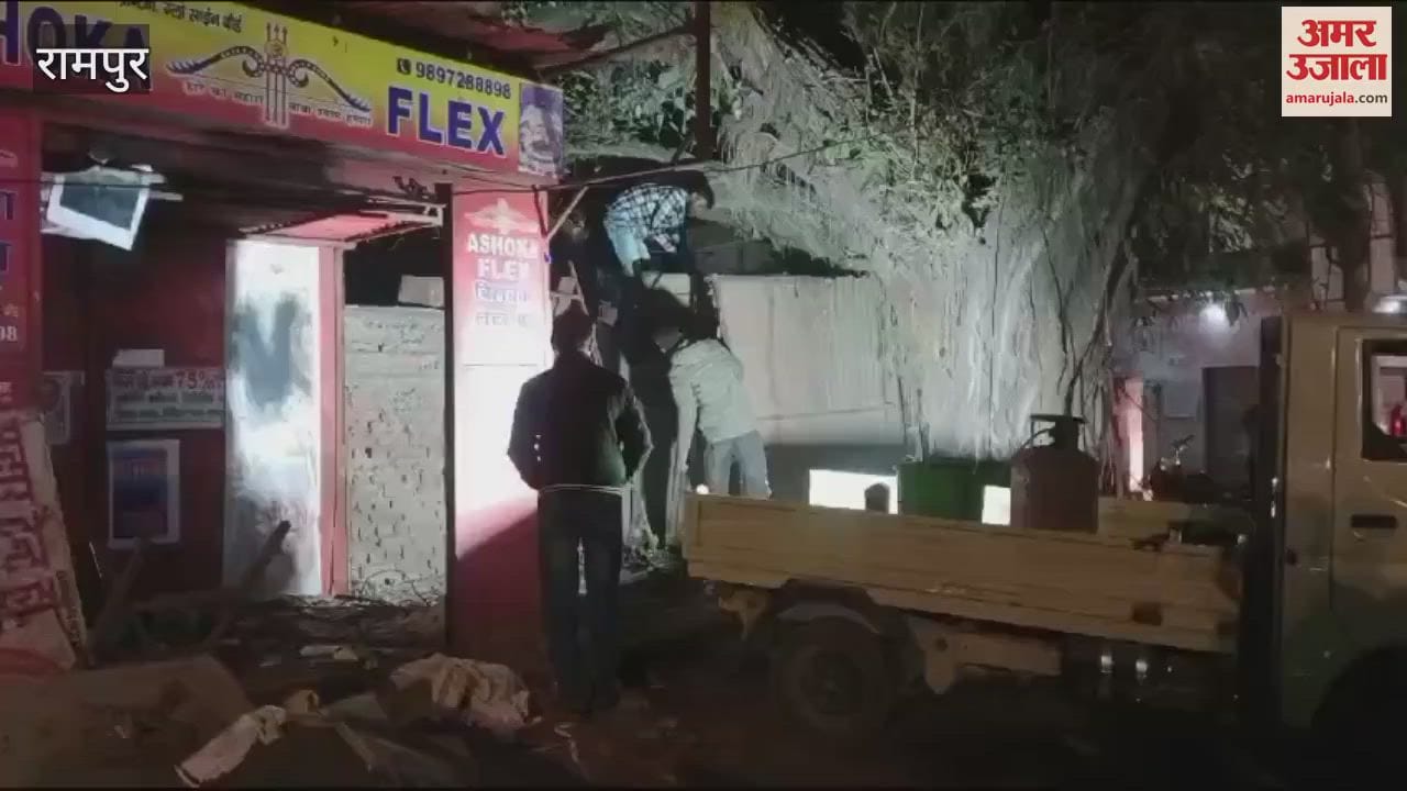 VIDEO : municipality demolished encroachment on Radha Road in Rampur and shifted the shops