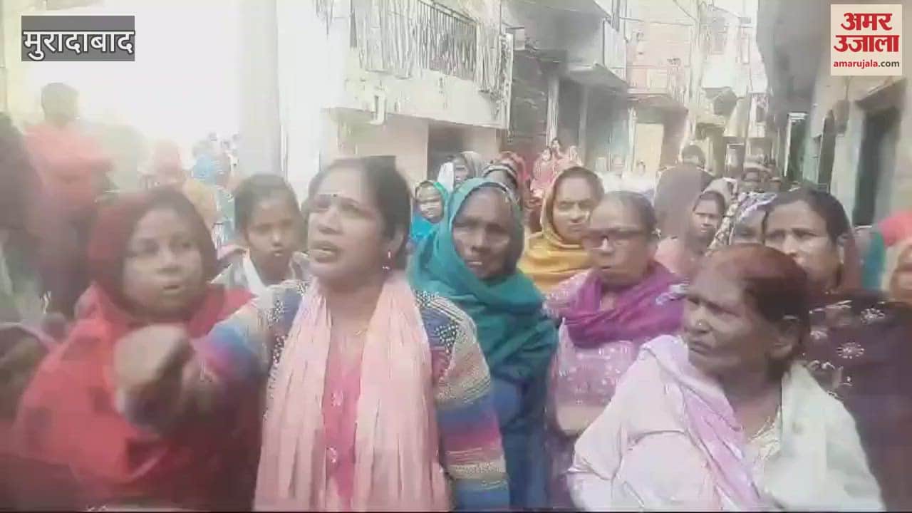 VIDEO : Auto collided with truck in Moradabad, three people including a couple died, family members made allegations