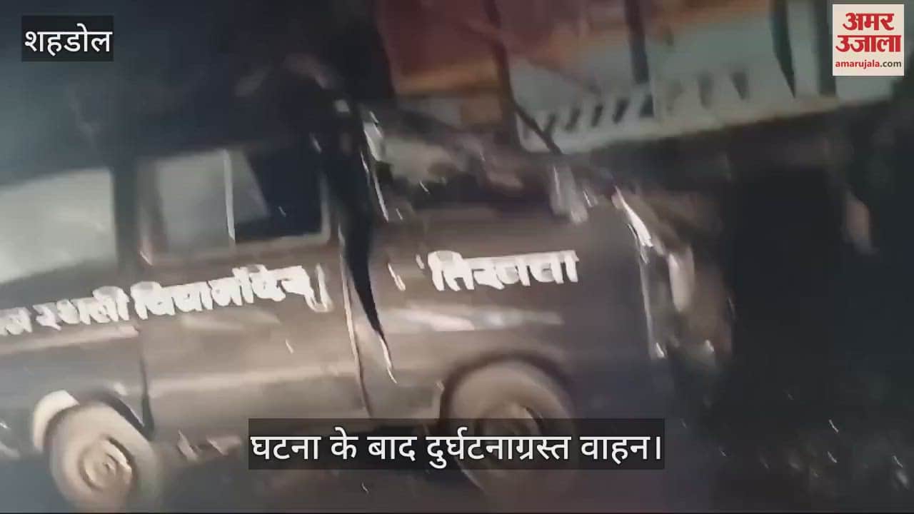Half of the van stuck behind the truck, painful death of Panchayat Secretary, incident in Beowa