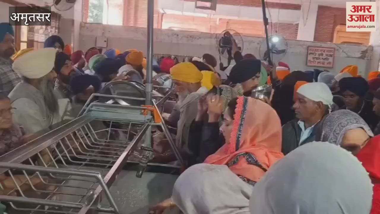 VIDEO : MP Harsimrat Kaur Badal performed service in Golden Temple
