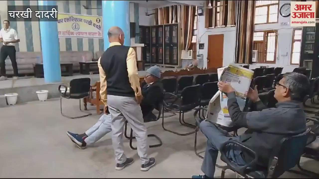 VIDEO : There is no rest room in Dadri, advocates are working in the library