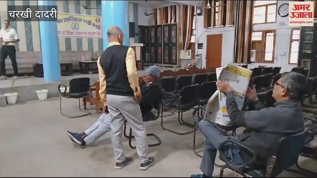 VIDEO : There is no rest room in Dadri, advocates are working in the library