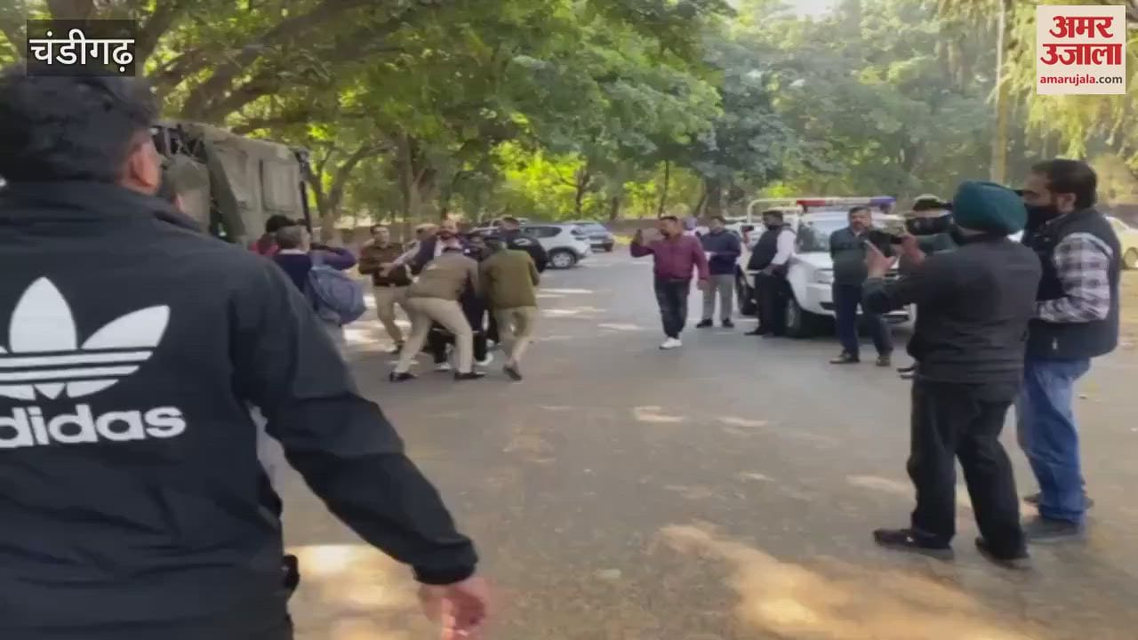 VIDEO : Congress workers gathered to protest against PM's visit, police arrested
