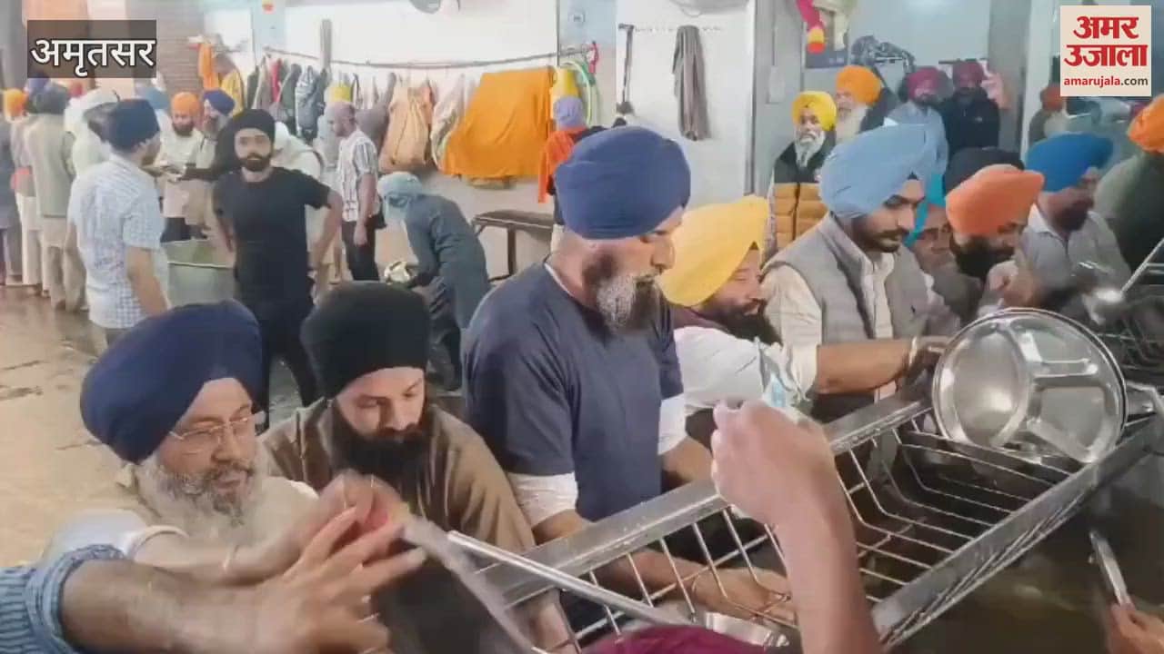 VIDEO : Bikram Majithia washed utensils at Golden Temple