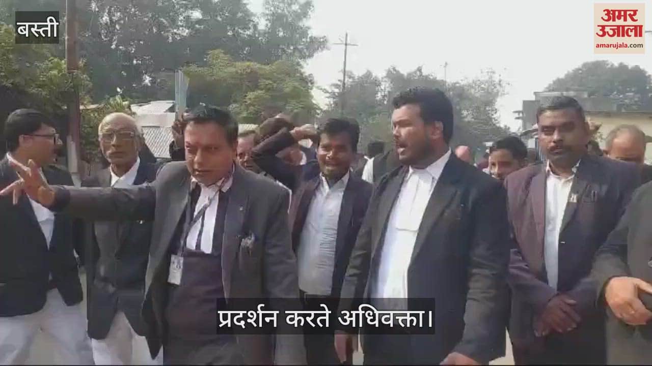 VIDEO : Advocates boycotted work against the arbitrariness of private clerks