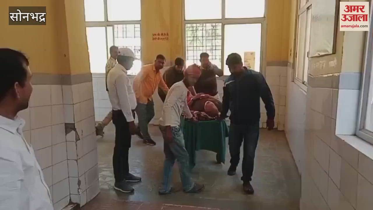 VIDEO : temple priest left bleeding Hearing screams people caught father and son attacked on road