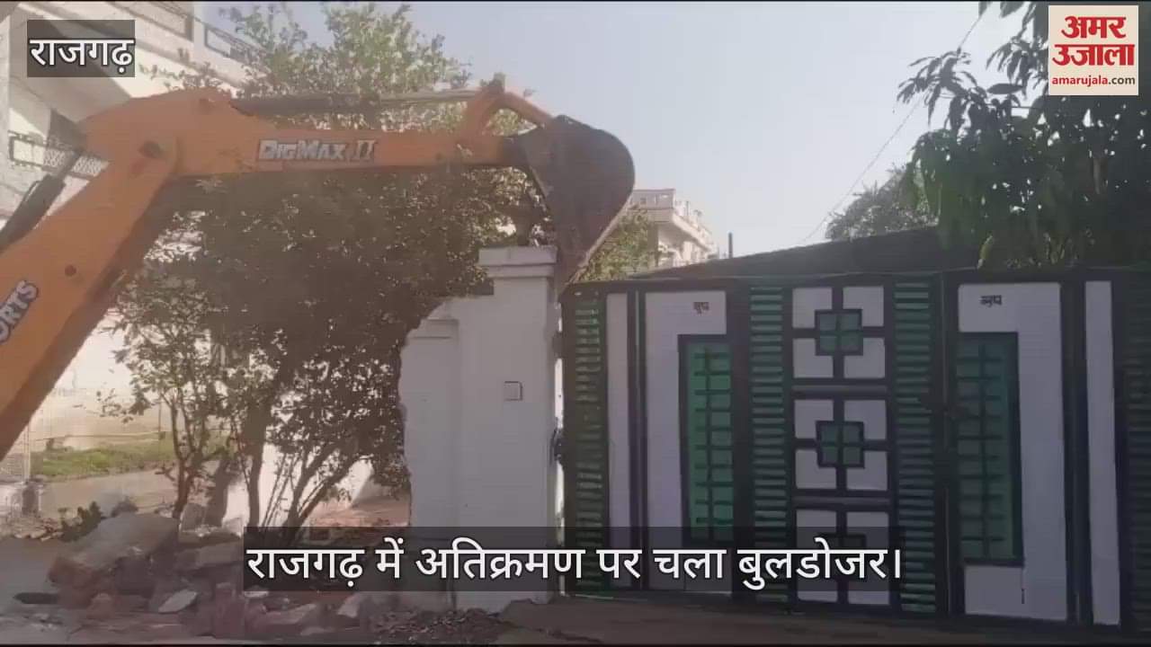 Municipality's JCB pounces on encroachment in Rajgarh_watch video