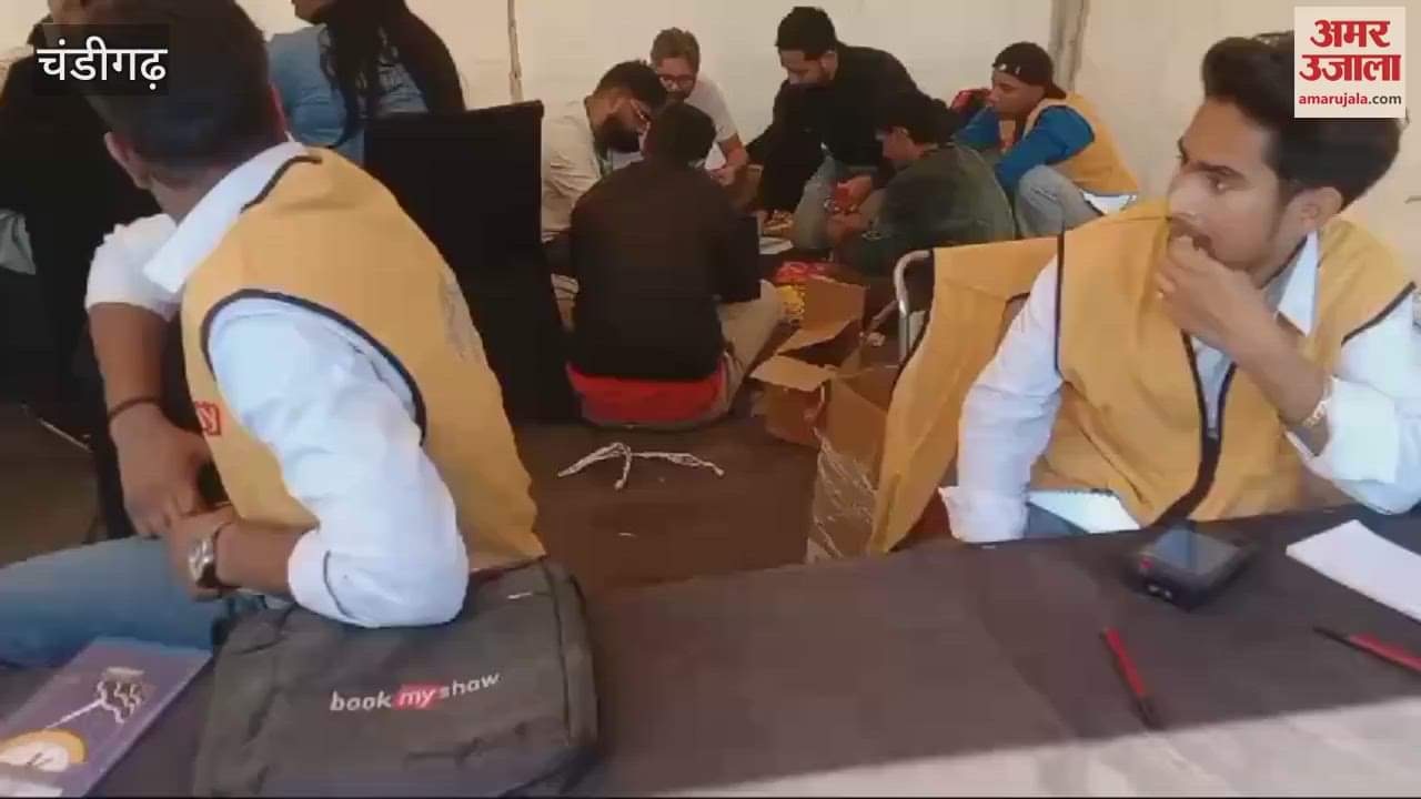 VIDEO : Singer Karan Aujla performance at Sector 34 Mela Ground in Chandigarh