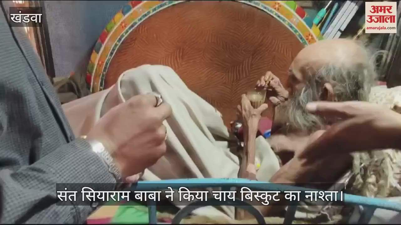 Khargone Amidst rumours about health of Sant Siyaram Baba he had breakfast know who is 10 Rupee Donor Baba